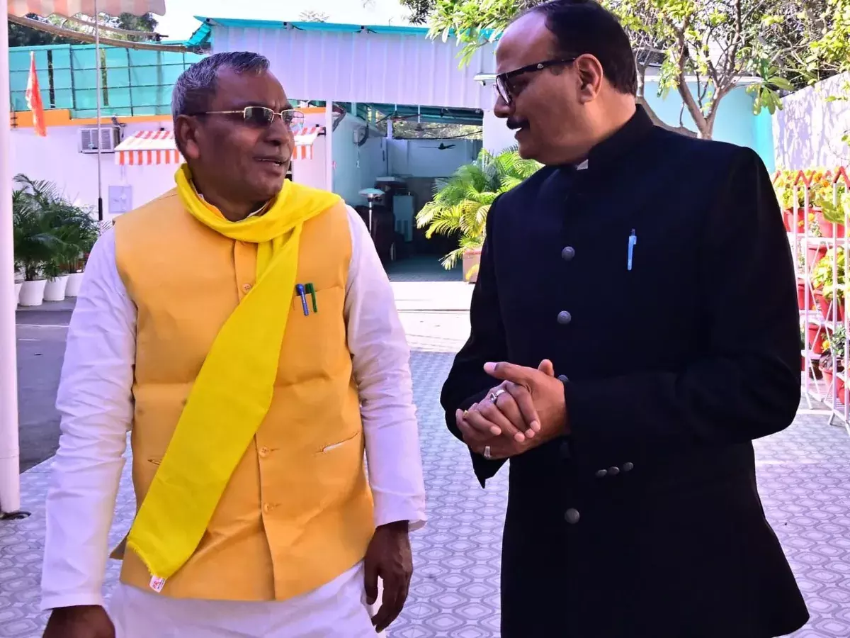 Lucknow: ब्रजेश पाठक के बटुक पूजन के बाद राजभर का ‘समरसता’ कार्ड Lucknow: ब्रजेश पाठक के बटुक पूजन के बाद राजभर का ‘समरसता’ कार्ड