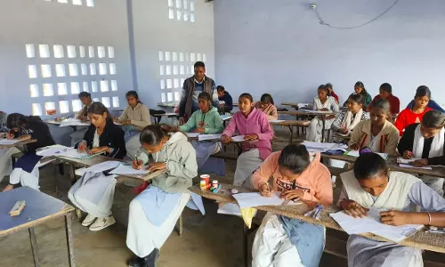 Bhopal: परीक्षा को लेकर अभिभावकों और छात्रों में उत्साह
