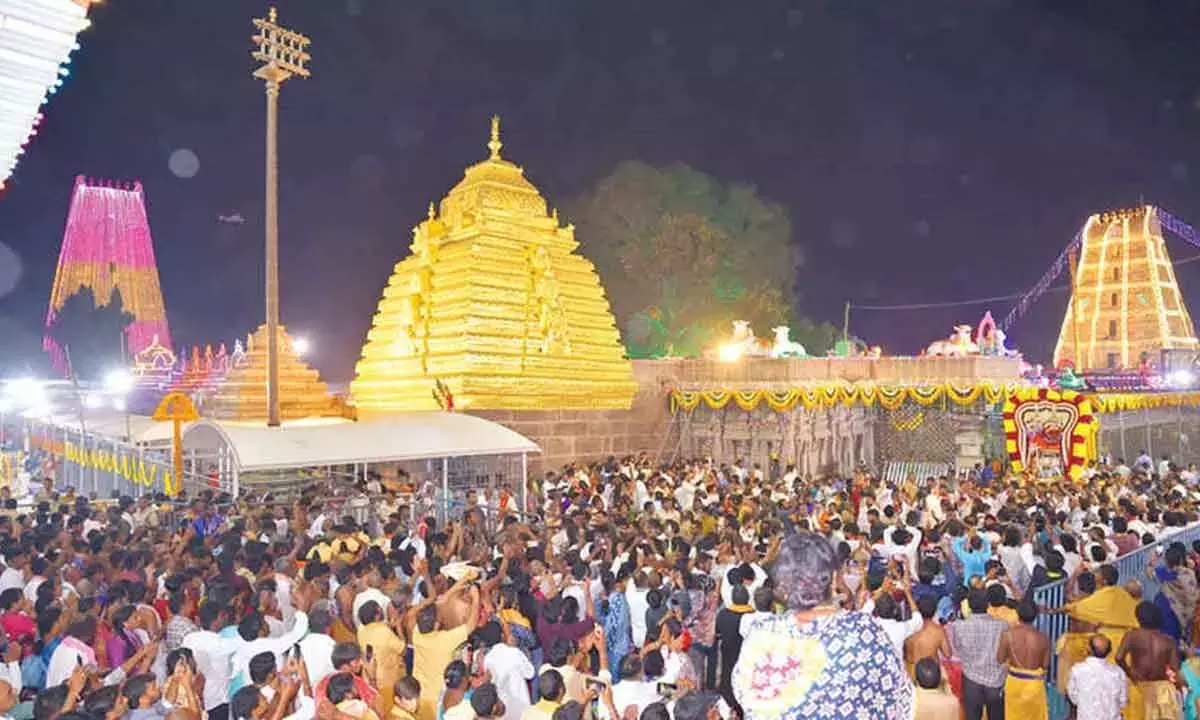 Andhra: 3 मार्च को चंद्र ग्रहण के कारण मंदिर के कपाट बंद रहेंगे Andhra: 3 मार्च को चंद्र ग्रहण के कारण मंदिर के कपाट बंद रहेंगे