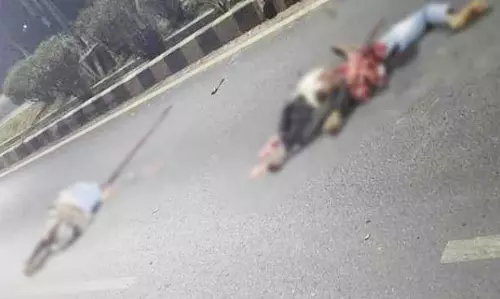 महासमुंद टोल प्लाजा के पास 2 की मौत, ट्रैक्टर से टकराने के बाद ट्रक की चपेट में आए दो युवा महासमुंद टोल प्लाजा के पास 2 की मौत, ट्रैक्टर से टकराने के बाद ट्रक की चपेट में आए दो युवा