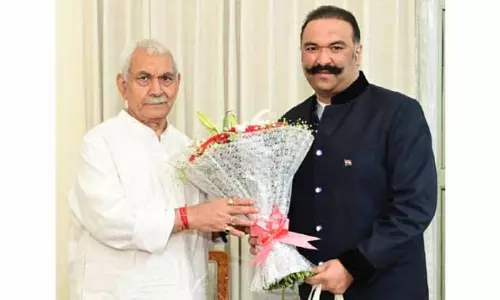 JAMMU: रणविजय सिंह ने एलजी से मुलाकात की JAMMU: रणविजय सिंह ने एलजी से मुलाकात की