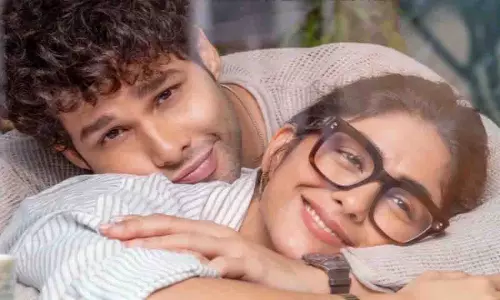 Siddhant Chaturvedi–Mrunal Thakur स्टारर फिल्म के रिलीज से पहले 10K टिकट बिके Siddhant Chaturvedi–Mrunal Thakur स्टारर फिल्म के रिलीज से पहले 10K टिकट बिके