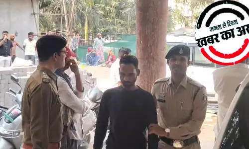 कोलकाता के होटल में रायगढ़ पुलिस की रेड, 5 नामी सटोरी और 2 गुर्गे गिरफ्तार कोलकाता के होटल में रायगढ़ पुलिस की रेड, 5 नामी सटोरी और 2 गुर्गे गिरफ्तार