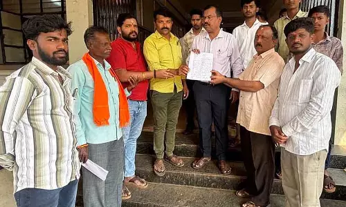 Hukkeri : सड़क मरम्मत की मांग वाली अपील Hukkeri : सड़क मरम्मत की मांग वाली अपील