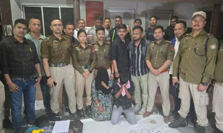 Assam: जोरहाट पुलिस ने पिस्तौल और गोला-बारूद जब्त किया Assam: जोरहाट पुलिस ने पिस्तौल और गोला-बारूद जब्त किया