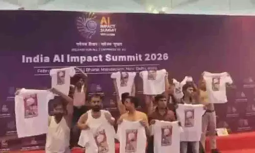 इंडियन यूथ कांग्रेस ने Bharat Mandapam में शर्टलेस प्रोटेस्ट किया इंडियन यूथ कांग्रेस ने Bharat Mandapam में शर्टलेस प्रोटेस्ट किया
