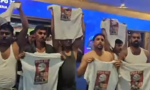 भारत मंडपम में शर्टलेस प्रदर्शन पर BJP का कांग्रेस पर हमला भारत मंडपम में शर्टलेस प्रदर्शन पर BJP का कांग्रेस पर हमला