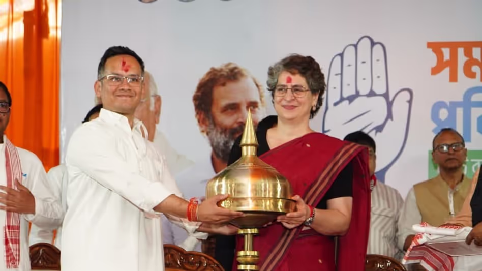 Priyanka गांधी वाड्रा ने पाकिस्तान लिंक विवाद के बीच गौरव गोगोई का बचाव किया Priyanka गांधी वाड्रा ने पाकिस्तान लिंक विवाद के बीच गौरव गोगोई का बचाव किया