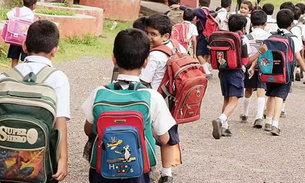 Telangana ने स्कूलों में आधे दिन की गर्मियों की छुट्टियों का शेड्यूल घोषित किया Telangana ने स्कूलों में आधे दिन की गर्मियों की छुट्टियों का शेड्यूल घोषित किया