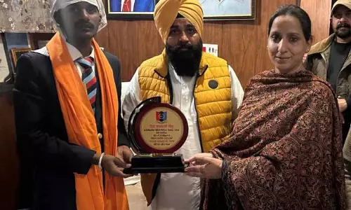 MLA ने R-Day कैंप में इलाके का प्रतिनिधित्व करने वाले कैडेट की सेमेस्टर फीस भरी MLA ने R-Day कैंप में इलाके का प्रतिनिधित्व करने वाले कैडेट की सेमेस्टर फीस भरी