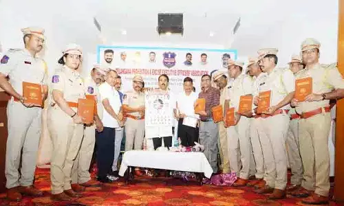 Excise officers के लिए हथियार: मंत्री जुपल्ली कृष्ण राव
