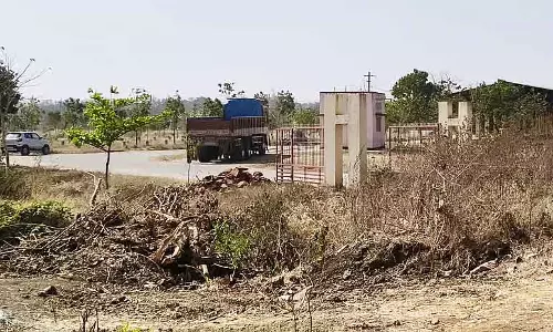 Karnataka : जनप्रतिनिधियों की लापरवाही, मवेशी बाजार बर्बाद Karnataka : जनप्रतिनिधियों की लापरवाही, मवेशी बाजार बर्बाद