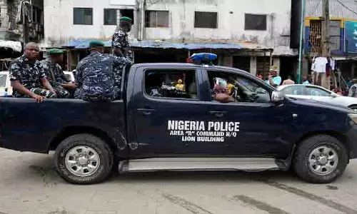 Northwest Nigeria में लकुरावा उग्रवादियों के हमले में 33 लोगों की मौत Northwest Nigeria में लकुरावा उग्रवादियों के हमले में 33 लोगों की मौत