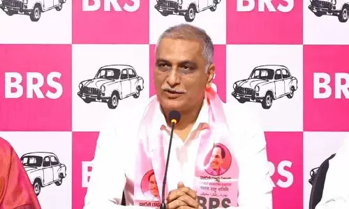 Harish Rao ने ऐप-बेस्ड यूरिया डिस्ट्रीब्यूशन और किसानों के विरोध को लेकर कांग्रेस की आलोचना की Harish Rao ने ऐप-बेस्ड यूरिया डिस्ट्रीब्यूशन और किसानों के विरोध को लेकर कांग्रेस की आलोचना की