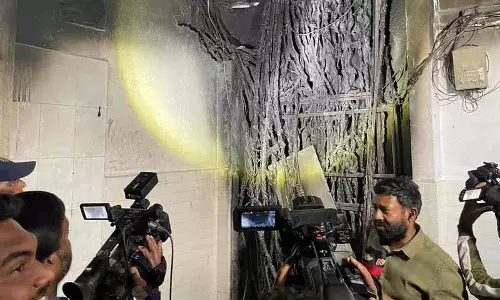 Ameerpet में कोचिंग इंस्टीट्यूट कॉम्प्लेक्स में आग लगी, कोई हताहत नहीं Ameerpet में कोचिंग इंस्टीट्यूट कॉम्प्लेक्स में आग लगी, कोई हताहत नहीं