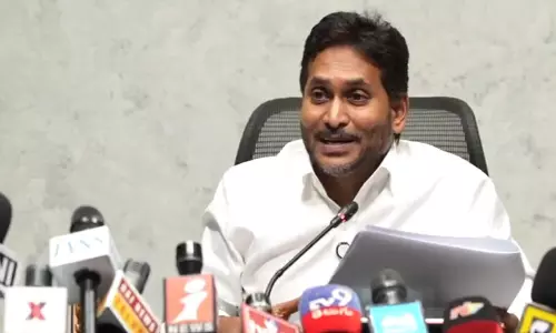 YS जगन मोहन रेड्डी ने घी में मिलावट के घटनाक्रम पर सवाल उठाया YS जगन मोहन रेड्डी ने घी में मिलावट के घटनाक्रम पर सवाल उठाया