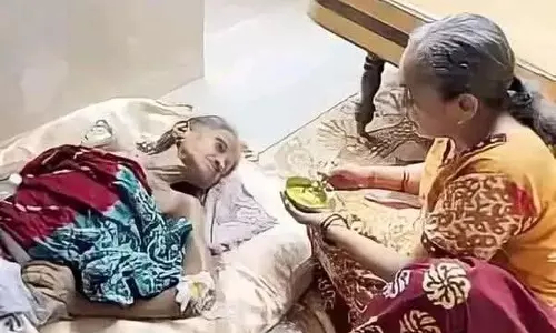 मानवता की मिसाल: 95 वर्षीय रिटायर्ड प्रोफेसर दंपत्ति ने निभाई अपनापन की जिम्मेदारी मानवता की मिसाल: 95 वर्षीय रिटायर्ड प्रोफेसर दंपत्ति ने निभाई अपनापन की जिम्मेदारी