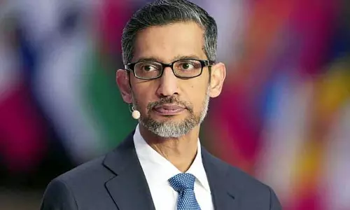 गूगल के CEO ने AI पर बड़े खर्च को लंबे समय की वैल्यू और ग्रोथ के लिए ज़रूरी आधार बताया गूगल के CEO ने AI पर बड़े खर्च को लंबे समय की वैल्यू और ग्रोथ के लिए ज़रूरी आधार बताया