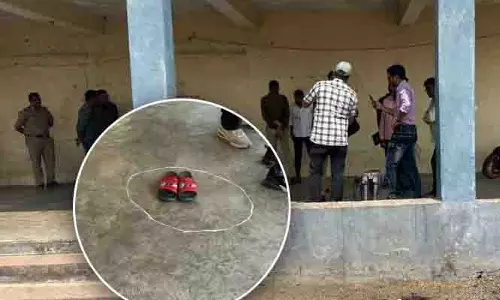 Parking की घटना के बाद खून से लथपथ शव मिला; दूसरा युवक भाग निकला Parking की घटना के बाद खून से लथपथ शव मिला; दूसरा युवक भाग निकला