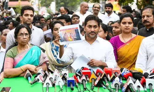 जगन ने YSRCP कार्यकर्ताओं से कहा, झूठे मामलों से न डरें