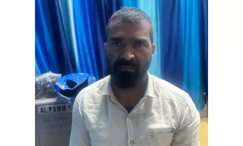 भारत मंडपम में विरोध प्रदर्शन के बाद Youth Congress के राष्ट्रीय समन्वयक नरसिम्हा को हिरासत में लिया गया भारत मंडपम में विरोध प्रदर्शन के बाद Youth Congress के राष्ट्रीय समन्वयक नरसिम्हा को हिरासत में लिया गया