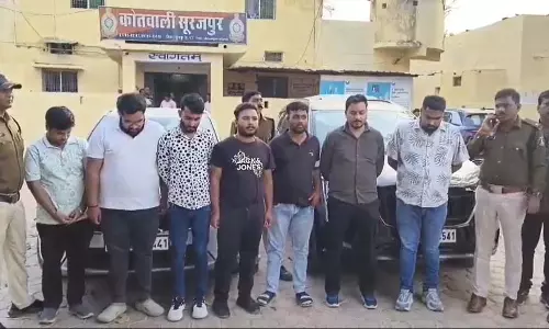 सड़क पर बर्थडे सेलिब्रेशन से यातायात जाम, 7 युवक गिरफ्तार, दो वाहन जब्त