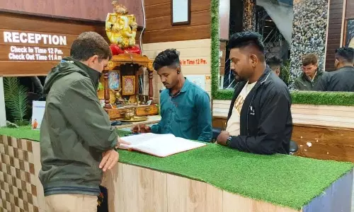 पुलिस की सघन कार्रवाई, जिलेभर के होटल, ढाबा और लॉज में तलाशी अभियान जारी पुलिस की सघन कार्रवाई, जिलेभर के होटल, ढाबा और लॉज में तलाशी अभियान जारी