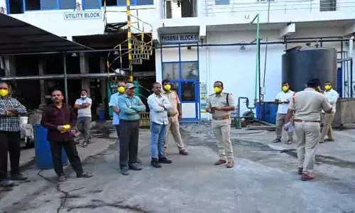 VJ Sai की कंपनी में ट्रोलिन फटा, वर्कर की मौत VJ Sai की कंपनी में ट्रोलिन फटा, वर्कर की मौत