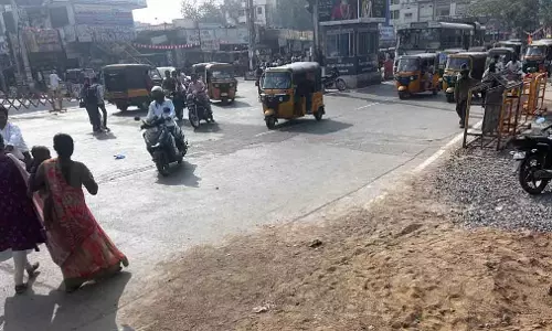 Khammam में सड़क हादसों रोकने के लिए 43 ब्लैक स्पॉट की पहचान, बड़े सुधारों की तैयारी