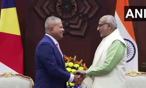 सेशेल्स के उपराष्ट्रपति सेबेस्टियन पिल्लई ने उपराष्ट्रपति CP राधाकृष्णन से की औपचारिक मुलाकात सेशेल्स के उपराष्ट्रपति सेबेस्टियन पिल्लई ने उपराष्ट्रपति CP राधाकृष्णन से की औपचारिक मुलाकात