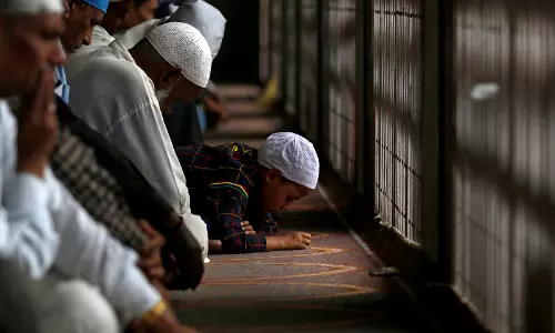रमजान के पहले शुक्रवार की नमाज में सैकड़ों Nepali मुसलमानों ने लिया हिस्सा