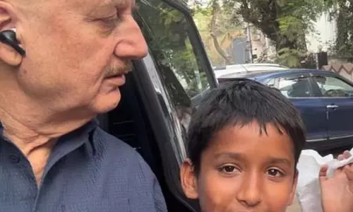 बच्चों के साथ अनुपम खेर की मुलाकात बनी सोशल मीडिया पर चर्चा का विषय, फैंस कर रहे तारीफ बच्चों के साथ अनुपम खेर की मुलाकात बनी सोशल मीडिया पर चर्चा का विषय, फैंस कर रहे तारीफ
