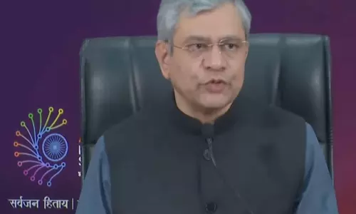 Ashwini Vaishnav ने एआई शिखर सम्मेलन में शर्टलेस विरोध प्रदर्शन की आलोचना की