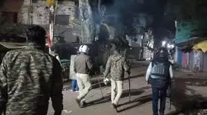 Jabalpur: दुर्गा मंदिर में आरती के समय 2 पक्षों के बीच मारपीट-पथराव Jabalpur: दुर्गा मंदिर में आरती के समय 2 पक्षों के बीच मारपीट-पथराव
