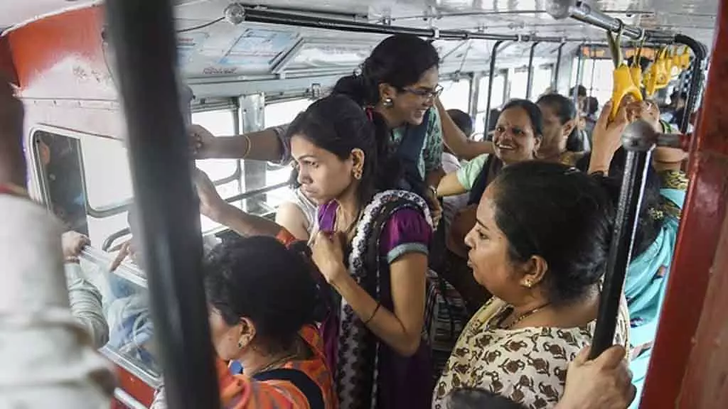 Free bus : केरल के छात्र ने मुख्यमंत्री की तारीफ में लिखा पत्र Free bus : केरल के छात्र ने मुख्यमंत्री की तारीफ में लिखा पत्र