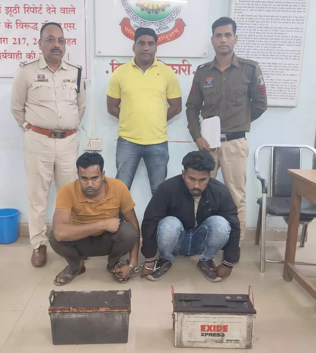 ट्रेलर वाहन से बैटरी चोरी, दो आरोपी गिरफ्तार ट्रेलर वाहन से बैटरी चोरी, दो आरोपी गिरफ्तार