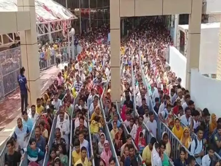 Sikar: 38 किमी पैदल यात्रा करने वाले श्रद्धालुओं के लिए सुरक्षा प्रबंध Sikar: 38 किमी पैदल यात्रा करने वाले श्रद्धालुओं के लिए सुरक्षा प्रबंध
