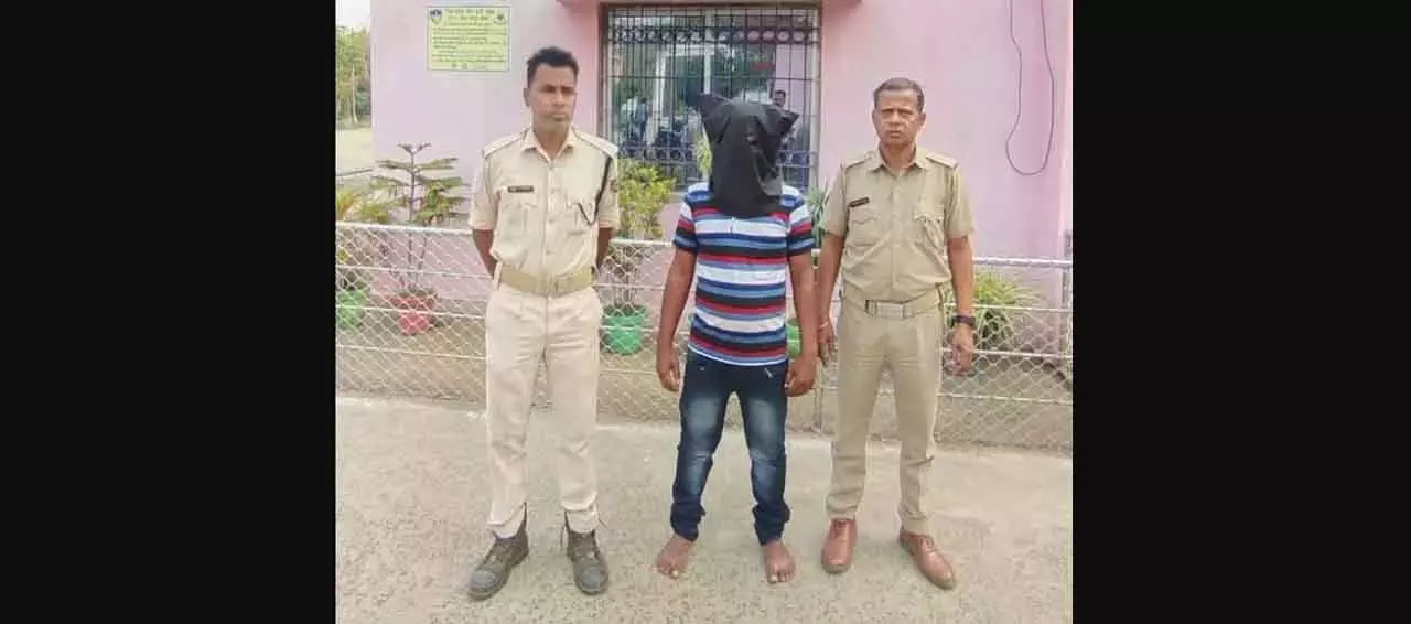 Odisha : एक आदमी ने महिला को अपनी मोटरसाइकिल पर लिफ्ट देकर उसके साथ रेप किया Odisha : एक आदमी ने महिला को अपनी मोटरसाइकिल पर लिफ्ट देकर उसके साथ रेप किया