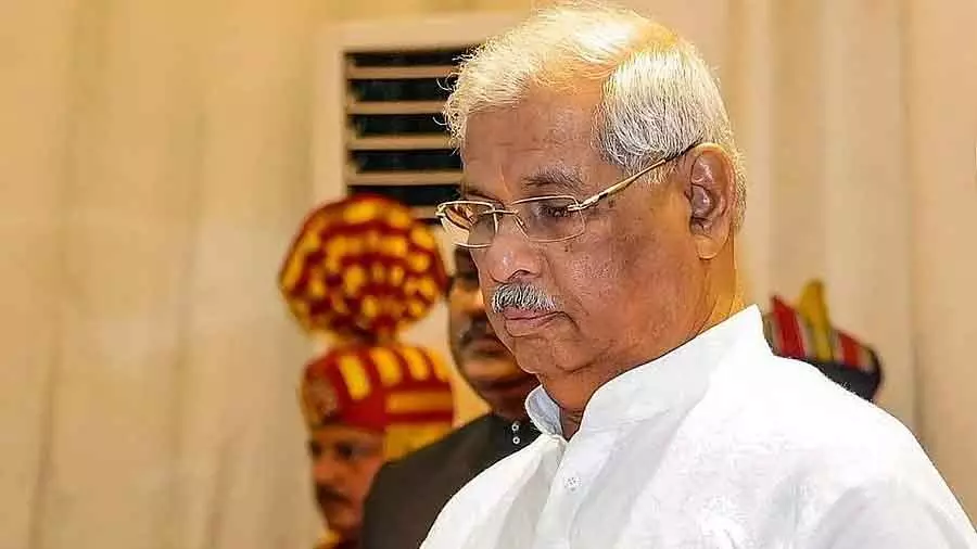 यूनिवर्सिटी में पॉलिटिकल एक्टिविटी पर रेगुलेशन बनाने के लिए तुरंत कदम उठाएं: Governor ने वाइस चांसलर से कहा यूनिवर्सिटी में पॉलिटिकल एक्टिविटी पर रेगुलेशन बनाने के लिए तुरंत कदम उठाएं: Governor ने वाइस चांसलर से कहा