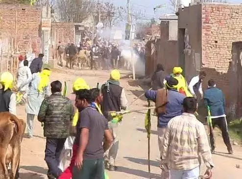 Bathinda में पुलिस के साथ किसानों की झड़प को लेकर 400 लोगों के खिलाफ FIR दर्ज Bathinda में पुलिस के साथ किसानों की झड़प को लेकर 400 लोगों के खिलाफ FIR दर्ज