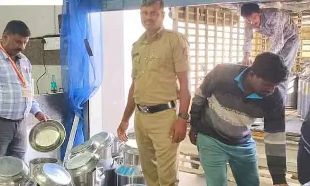 Karnataka : मिलावट का रैकेट लोगों को ज़हर दे रहा है, बॉर्डर ज़िले कोलार में ऐसा पहले कभी नहीं हुआ Karnataka : मिलावट का रैकेट लोगों को ज़हर दे रहा है, बॉर्डर ज़िले कोलार में ऐसा पहले कभी नहीं हुआ