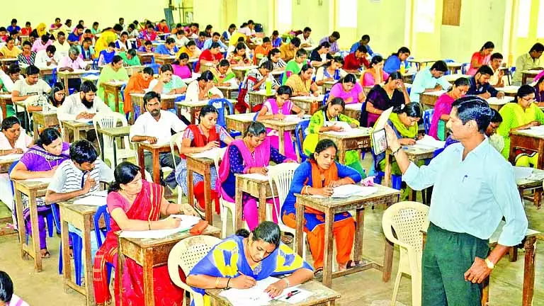 CHENNAI: असिस्टेंट प्रोफेसर परीक्षा के नतीजों में देरी से 40,000 से ज़्यादा उम्मीदवार परेशान हैं CHENNAI: असिस्टेंट प्रोफेसर परीक्षा के नतीजों में देरी से 40,000 से ज़्यादा उम्मीदवार परेशान हैं