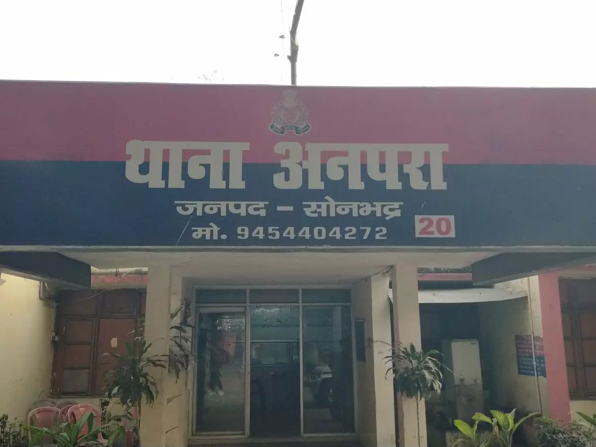 Sonbhadra: छेड़छाड़ और जान से मारने की धमकी का आरोप Sonbhadra: छेड़छाड़ और जान से मारने की धमकी का आरोप