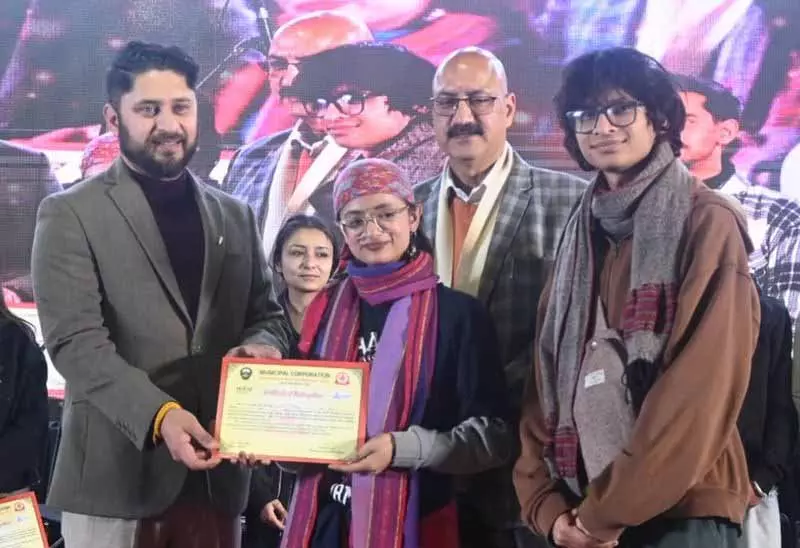 Mandi के 500 साल पूरे होने पर कलाकारों ने सार्वजनिक दीवारों को बदला Mandi के 500 साल पूरे होने पर कलाकारों ने सार्वजनिक दीवारों को बदला