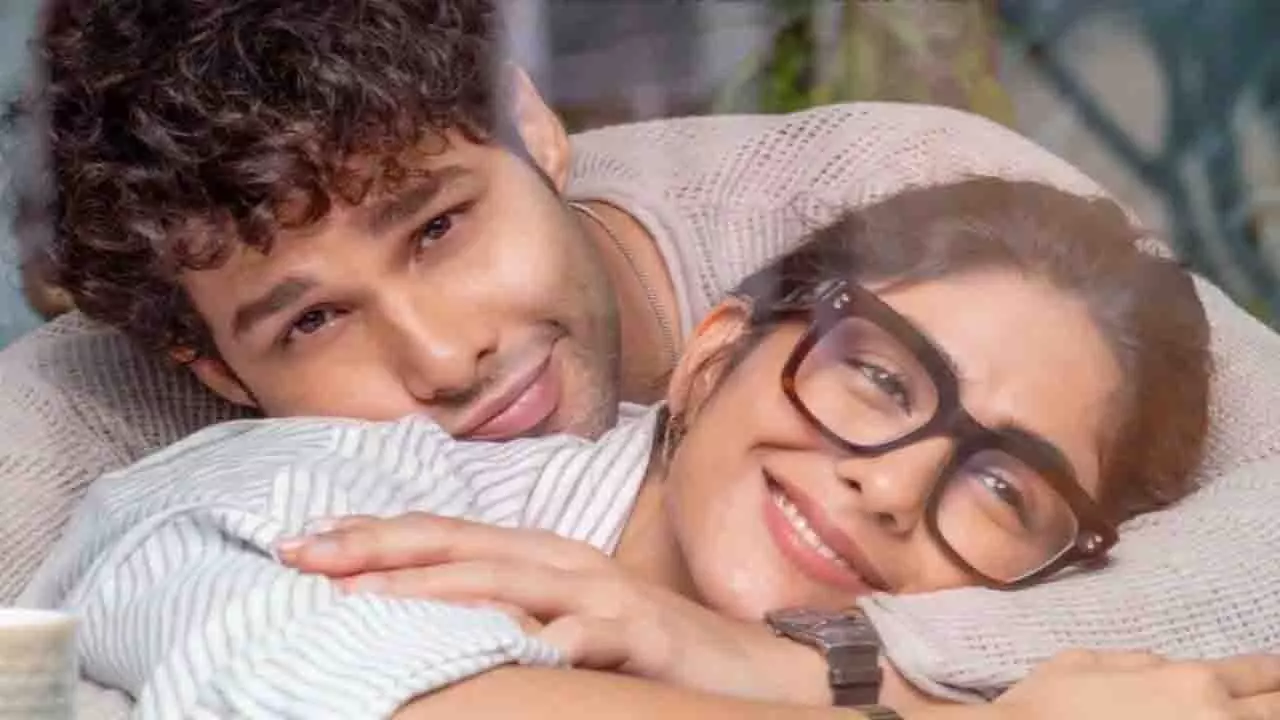 Siddhant Chaturvedi–Mrunal Thakur स्टारर फिल्म के रिलीज से पहले 10K टिकट बिके Siddhant Chaturvedi–Mrunal Thakur स्टारर फिल्म के रिलीज से पहले 10K टिकट बिके