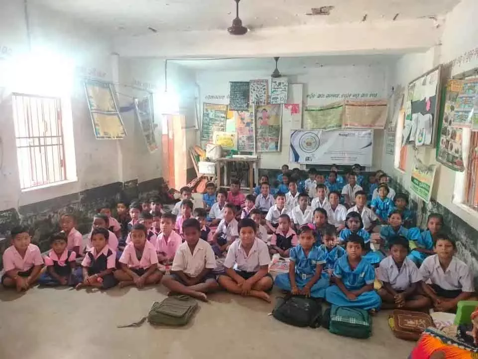 ओडिशा के करीब 1,900 स्कूल अभी भी एक ही क्लासरूम में चल रहे हैं: Government ओडिशा के करीब 1,900 स्कूल अभी भी एक ही क्लासरूम में चल रहे हैं: Government