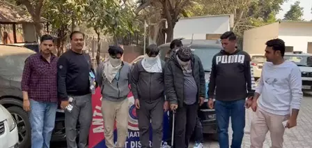 अंतर्राज्यीय वाहन चोर गिरोह के तीन सदस्य गिरफ्तार, चोरी की तीन गाड़ियां बरामद अंतर्राज्यीय वाहन चोर गिरोह के तीन सदस्य गिरफ्तार, चोरी की तीन गाड़ियां बरामद