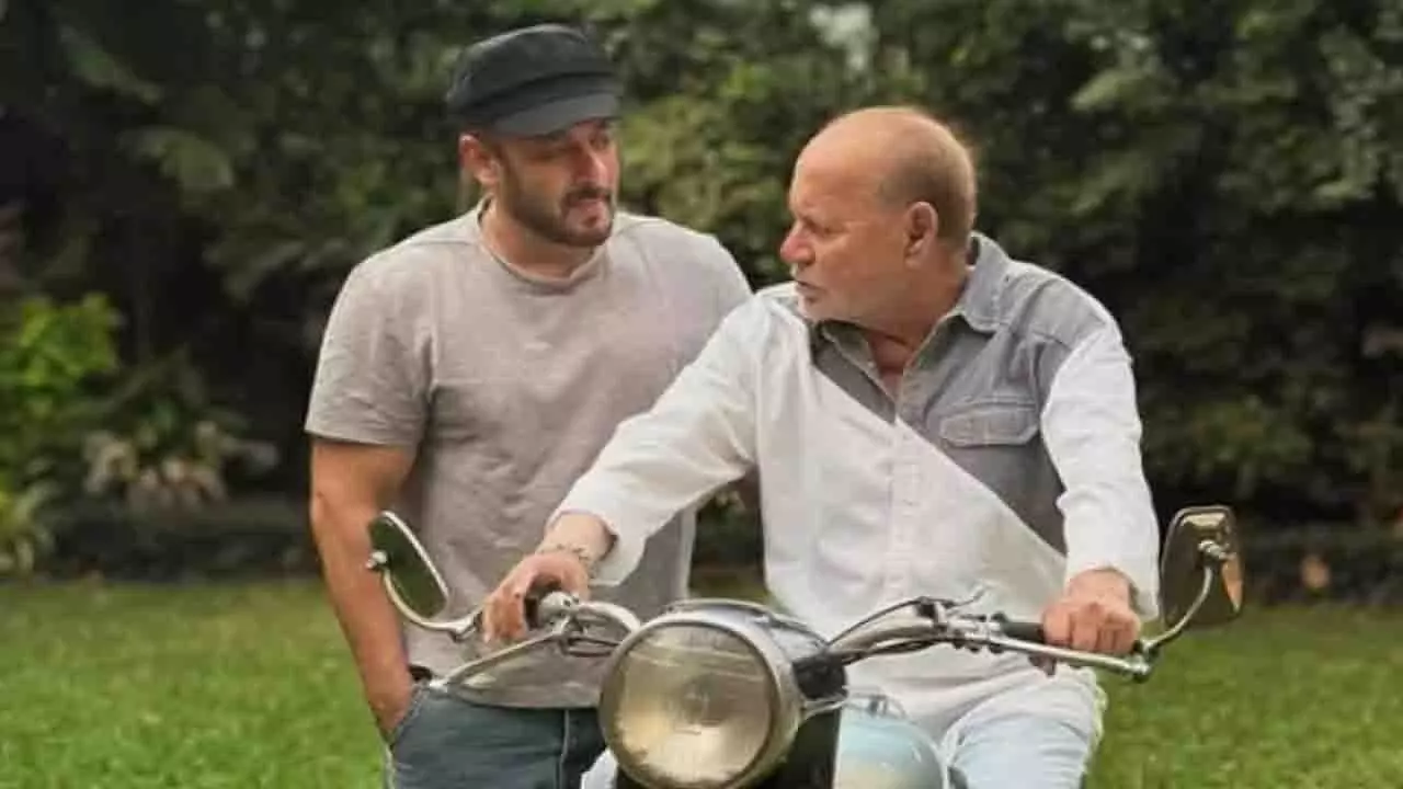 Salim Khan की हेल्थ अपडेट से सलमान खान और उनका परिवार नाखुश Salim Khan की हेल्थ अपडेट से सलमान खान और उनका परिवार नाखुश