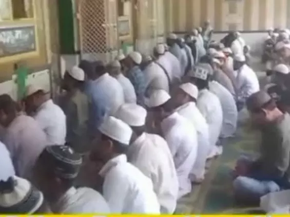 Farrukhabad: रमजान के पहले जुमे की नमाज शांतिपूर्वक संपन्न Farrukhabad: रमजान के पहले जुमे की नमाज शांतिपूर्वक संपन्न