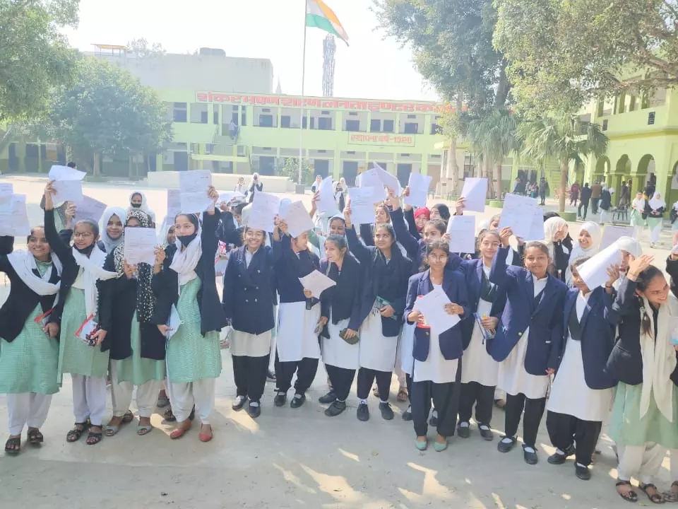 Farrukhabad: सोशल साइंस एग्जाम शांतिपूर्ण ढंग से पूरा, 1597 छात्रों ने छोड़ी परीक्षा Farrukhabad: सोशल साइंस एग्जाम शांतिपूर्ण ढंग से पूरा, 1597 छात्रों ने छोड़ी परीक्षा